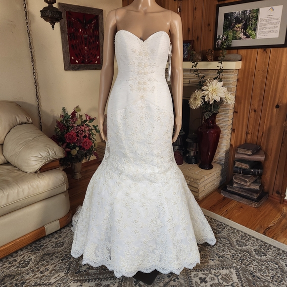 STUNNING Oleg Cassini Lace Trumpet Gown – NWT